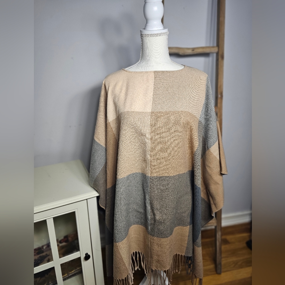 A New Day Plaid Poncho OSFM.